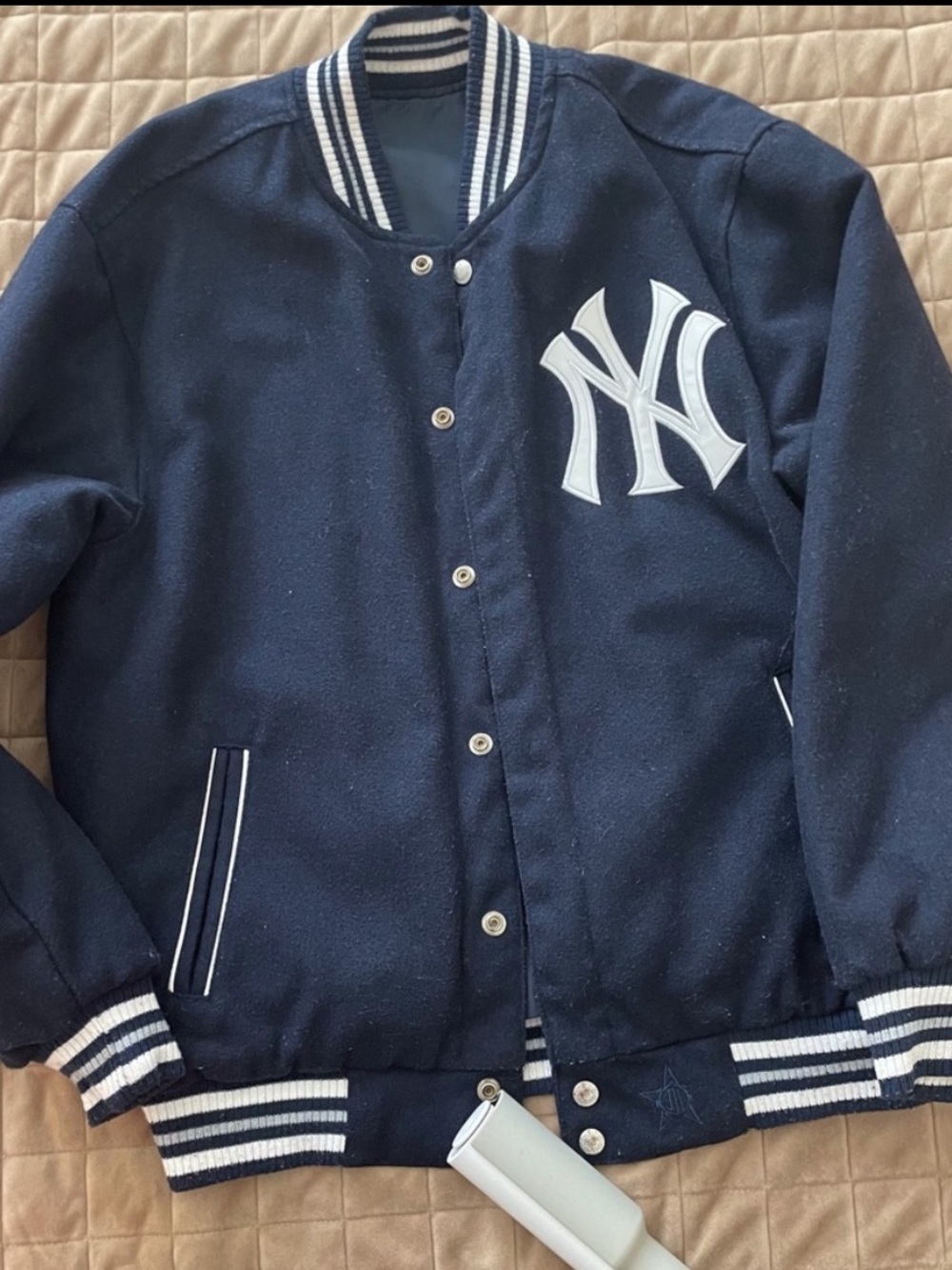 JH Design New York Yankees Reversible Bomber Jacket – Navy
